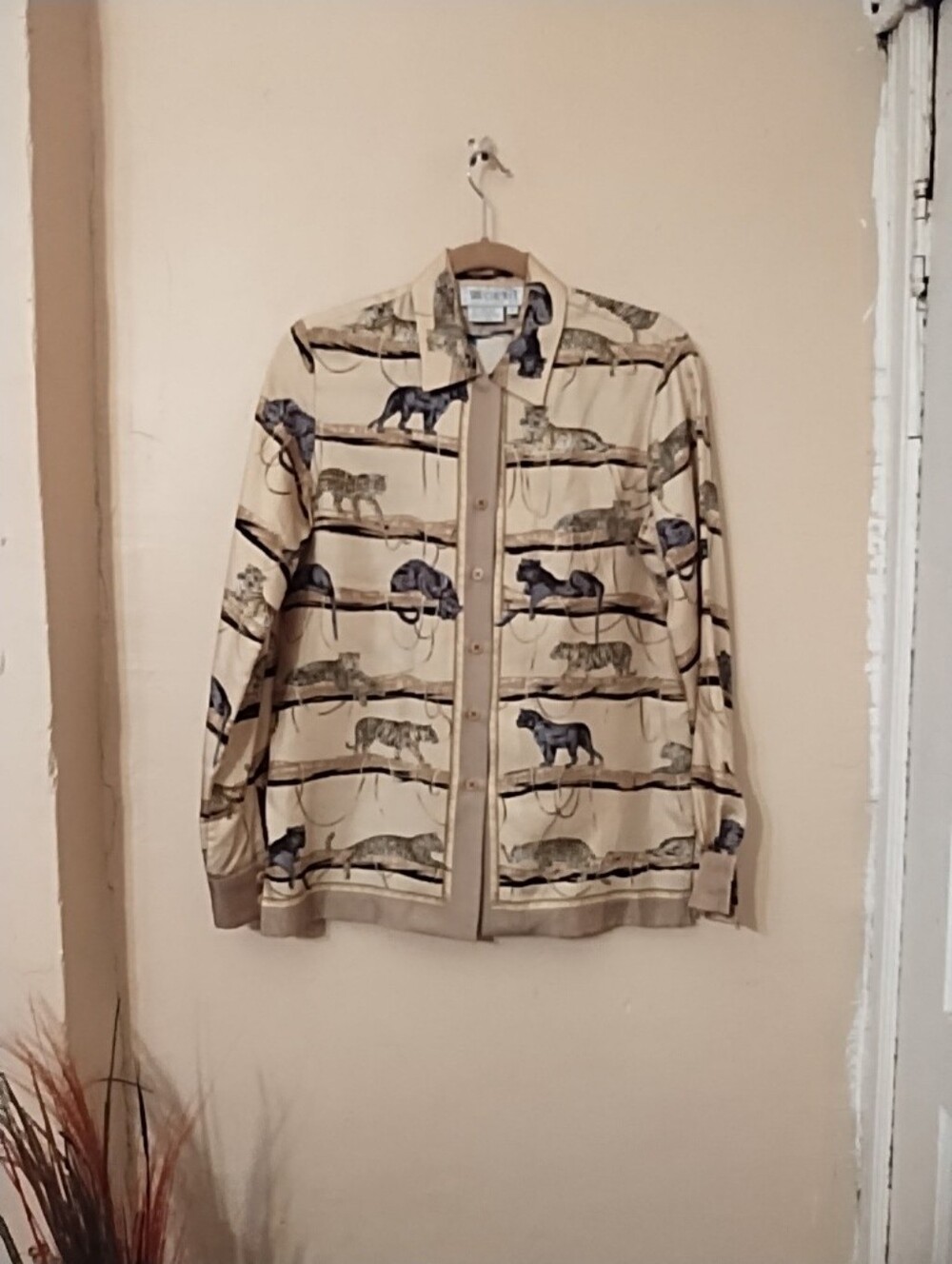 Worth Women's Button Up Beige And Black 100% Silk Shirt Size 2